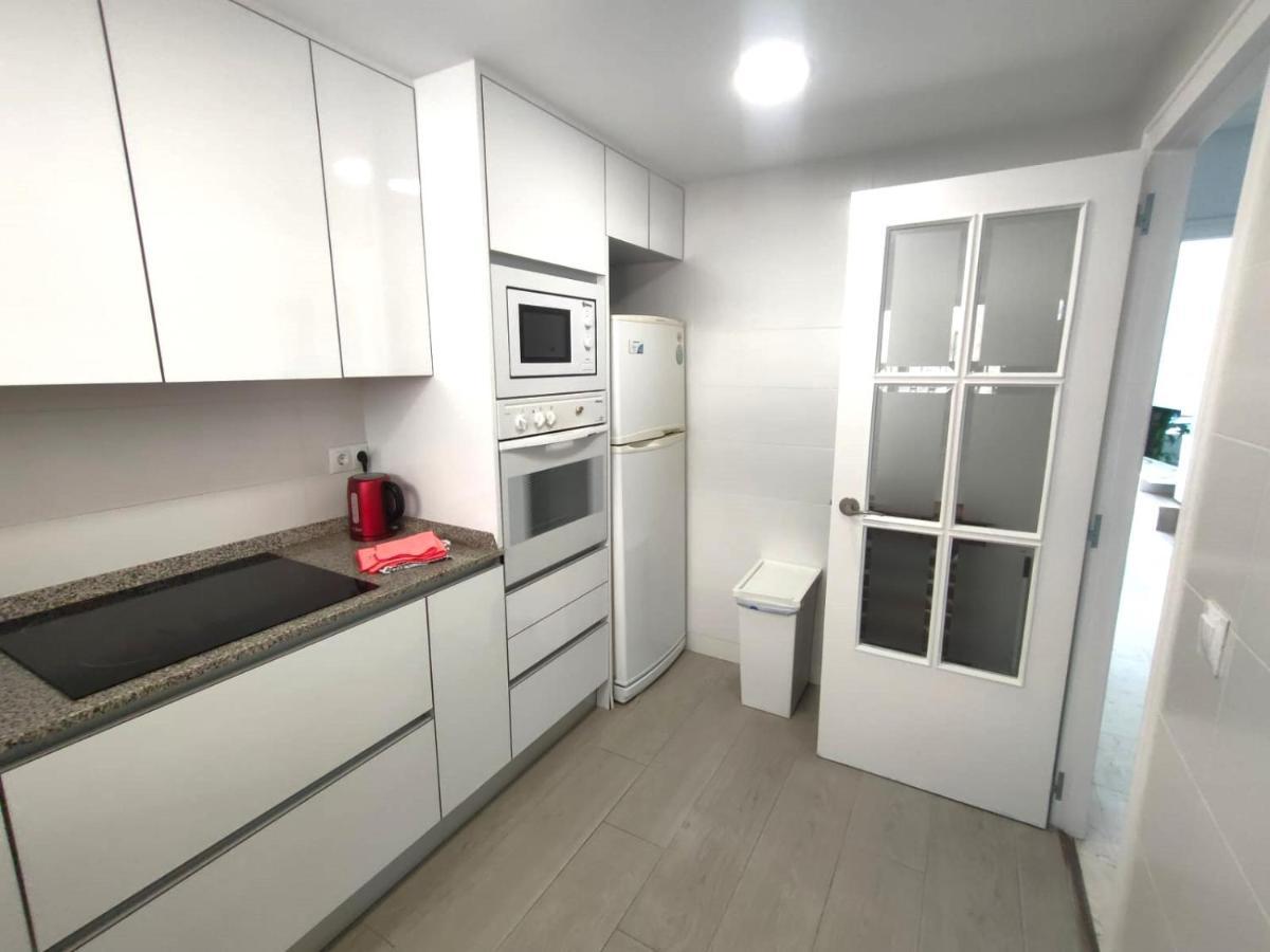 Appartamento Very Lightful Apartment. Incredible Sea Views. Big Terrace, Swimming Pool. Ac. Very Close To Center. *