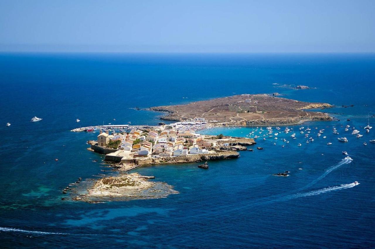 Very Lightful Apartment. Incredible Sea Views. Big Terrace, Swimming Pool. Ac. Very Close To Center. Appartamento